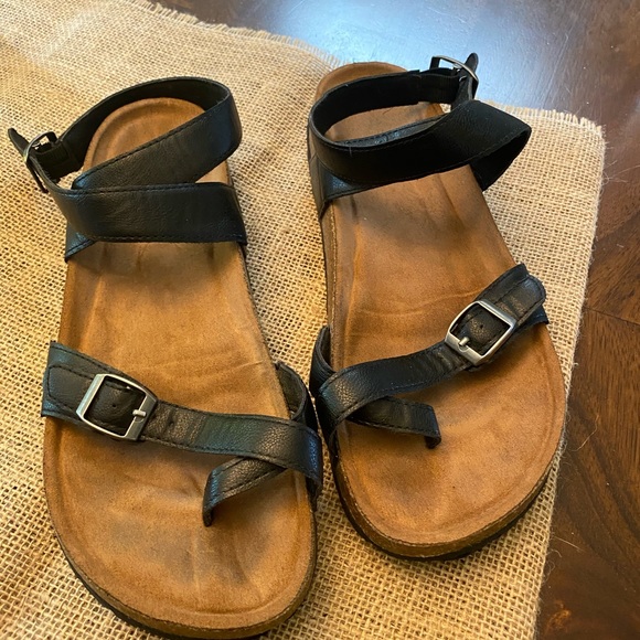 Sandals - Picture 2 of 3